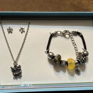 NWT Piper Box Set Earrings, Necklace & Bracelet
